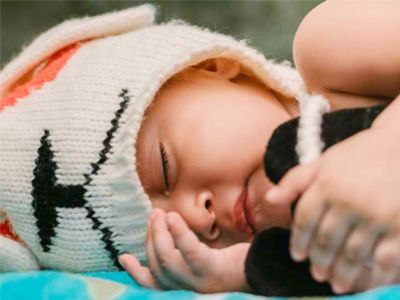 Le rituel du massage du soir : la clé d'un sommeil paisible pour bébé